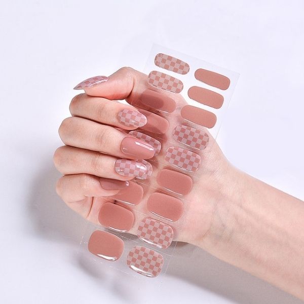 Checkered Gel Nail